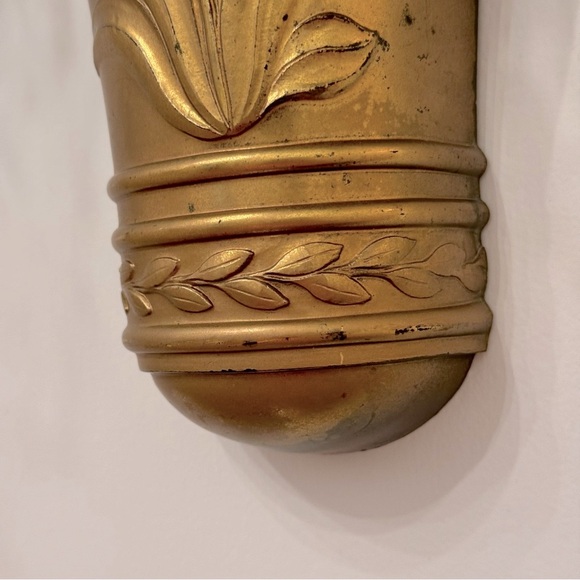 Homco Home Interiors Wall Pockets Goldtone  Embossed Vases 1985
, 9-1/2" Tall - Picture 5 of 8